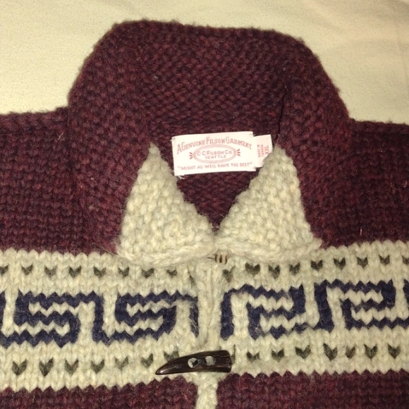 Filson Cowichan Bear and Cubs Shawl Cardigan and Scarf - Picture 4 of 11